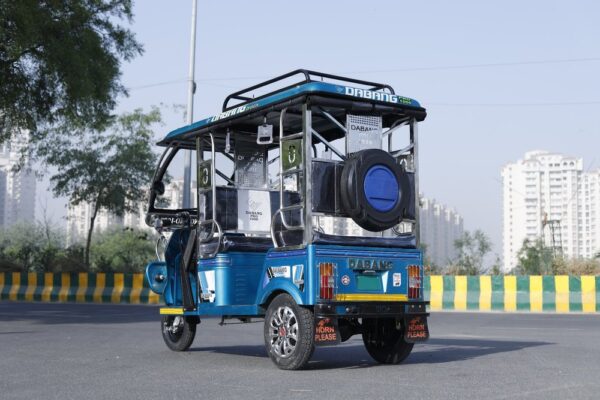 Vajrayaan Pro 1000 Electric Rickshaw - Image 2